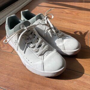 On The Roger Advantage Mens Size 9 Sneaker in White/Eucalyptus Green